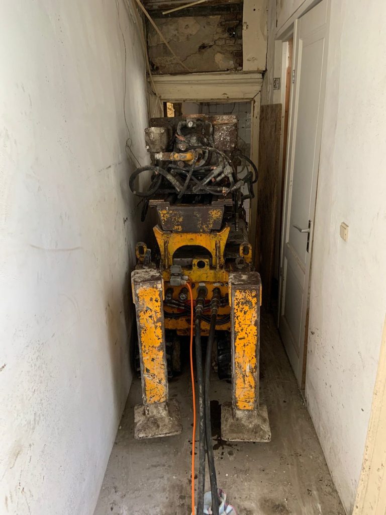 slechte fundering Gescheurde muren verzakte fundering